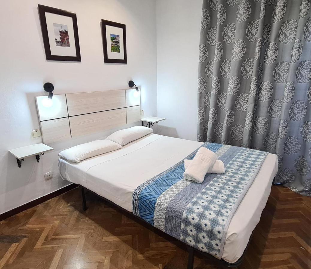 Hostal Santa Barbara Madrid Ngoại thất bức ảnh